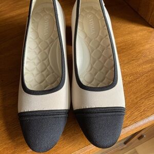 Vivaia Julie Pro black and beige heel